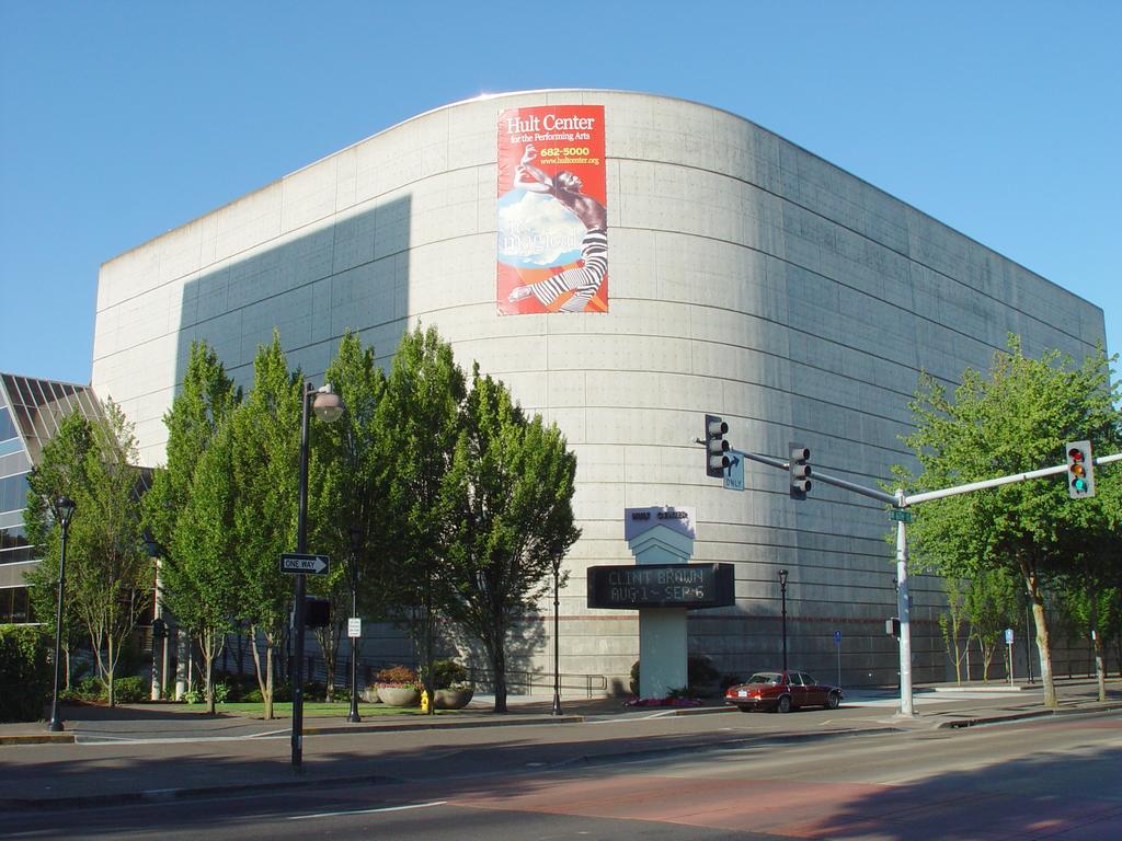 Travelodge By Wyndham Eugene Downtown/University Of Oregon Extérieur photo